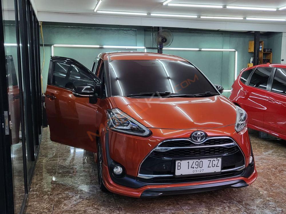 Mobil Toyota Sienta 2017