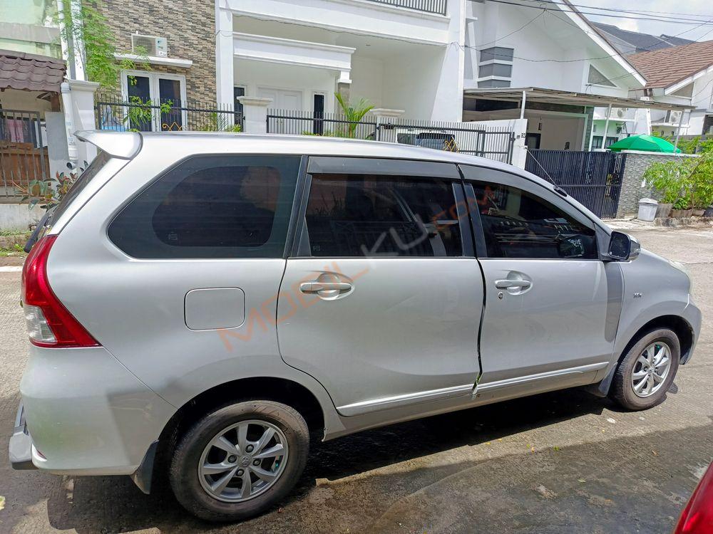 Mobil Toyota Avanza 2014
