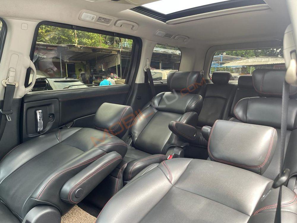 Mobil Nissan Elgrand 2011