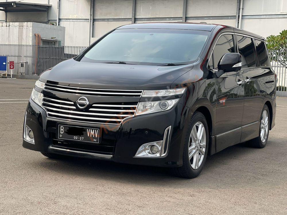 Mobil Nissan Elgrand 2013