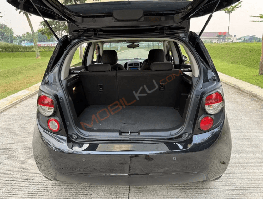 Mobil Chevrolet Aveo 2014
