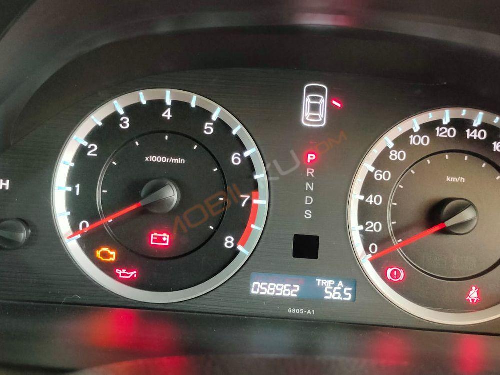Mobil Honda Accord 2012