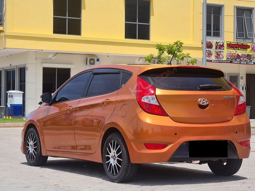 Mobil Hyundai Avega 2015