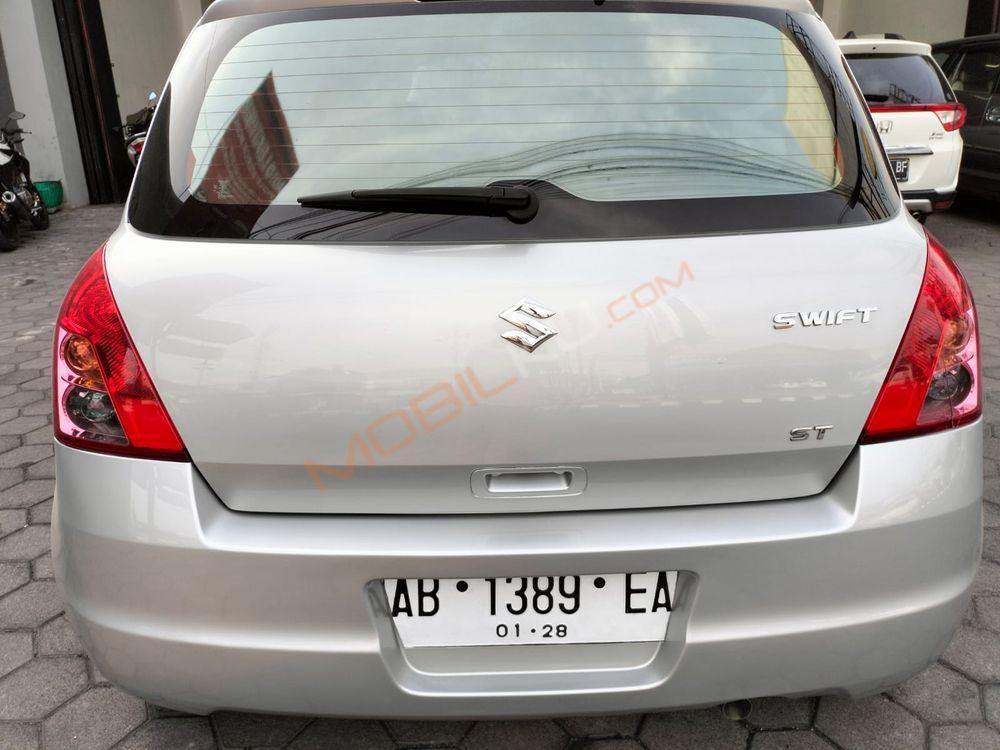Mobil Suzuki Swift 2007