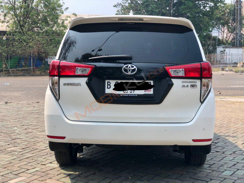 Mobil Toyota Kijang Innova 2022