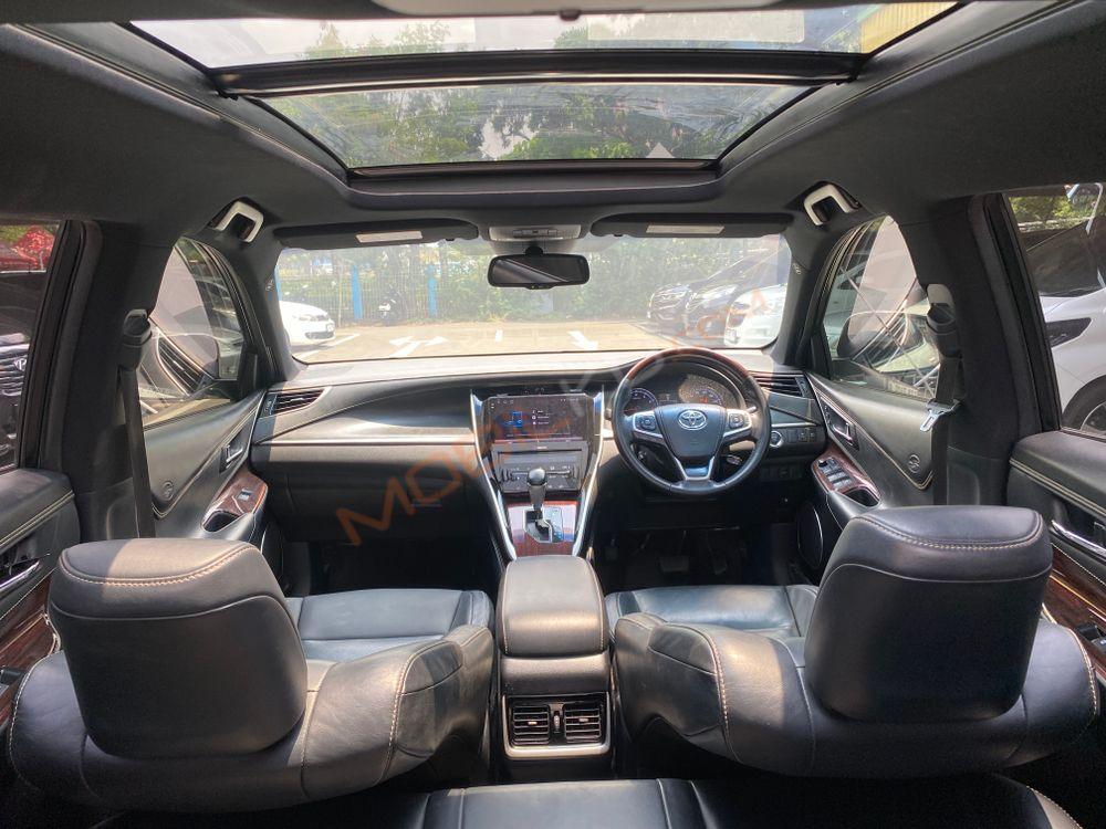 Mobil Toyota Harrier 2015