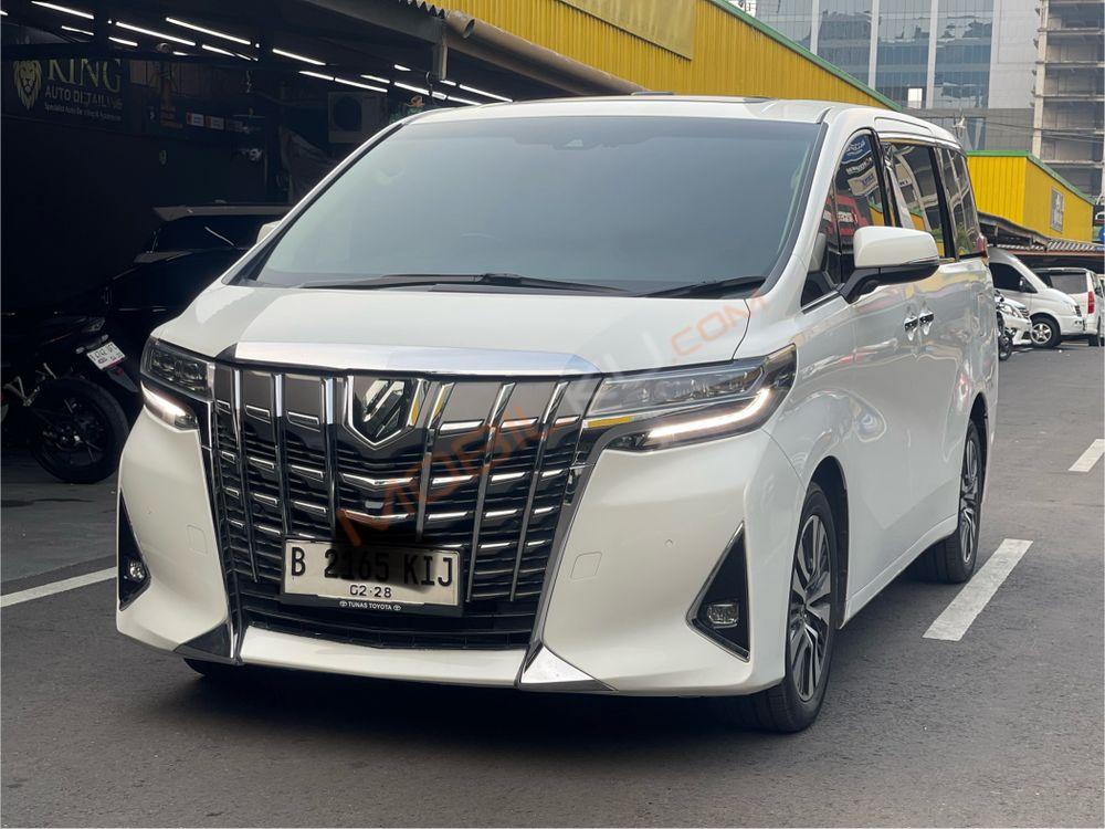 Mobil Toyota Alphard 2022