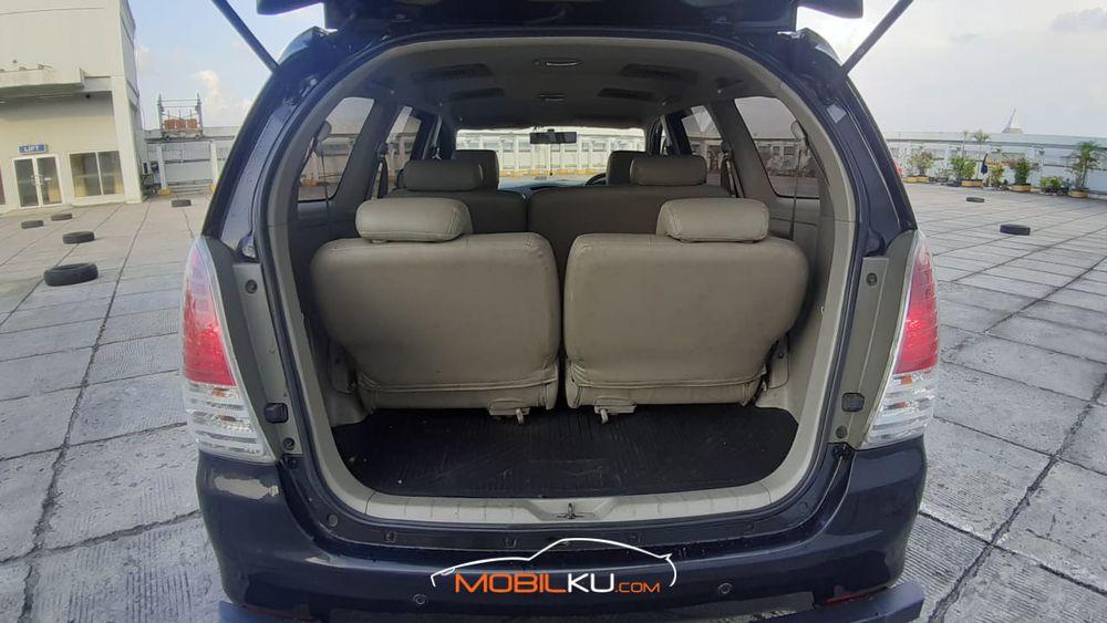 Mobil Toyota Kijang Innova 2010