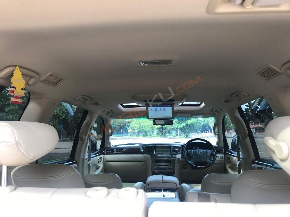 Mobil Lexus LX 2010