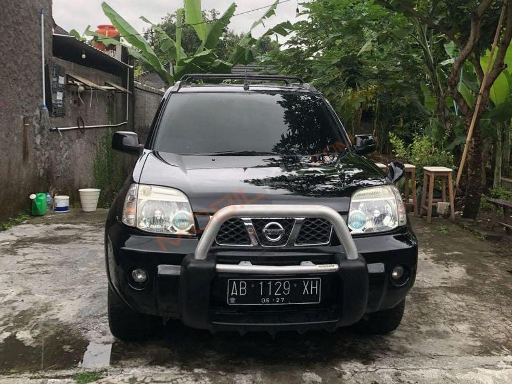 Mobil Nissan X-Trail 2006