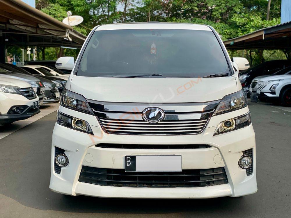 Mobil Toyota Vellfire 2015