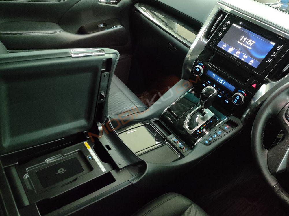 Mobil Toyota Vellfire 2019