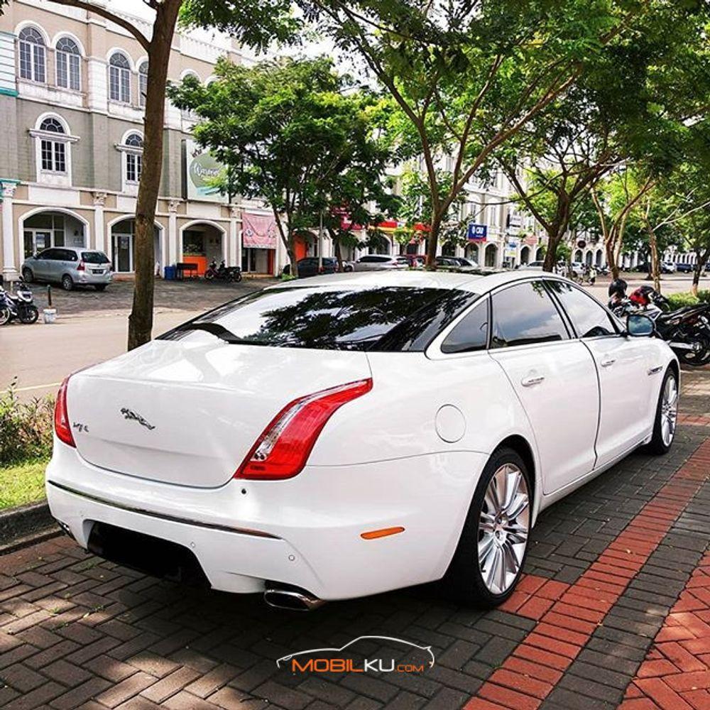 Mobil Jaguar XJ 2011