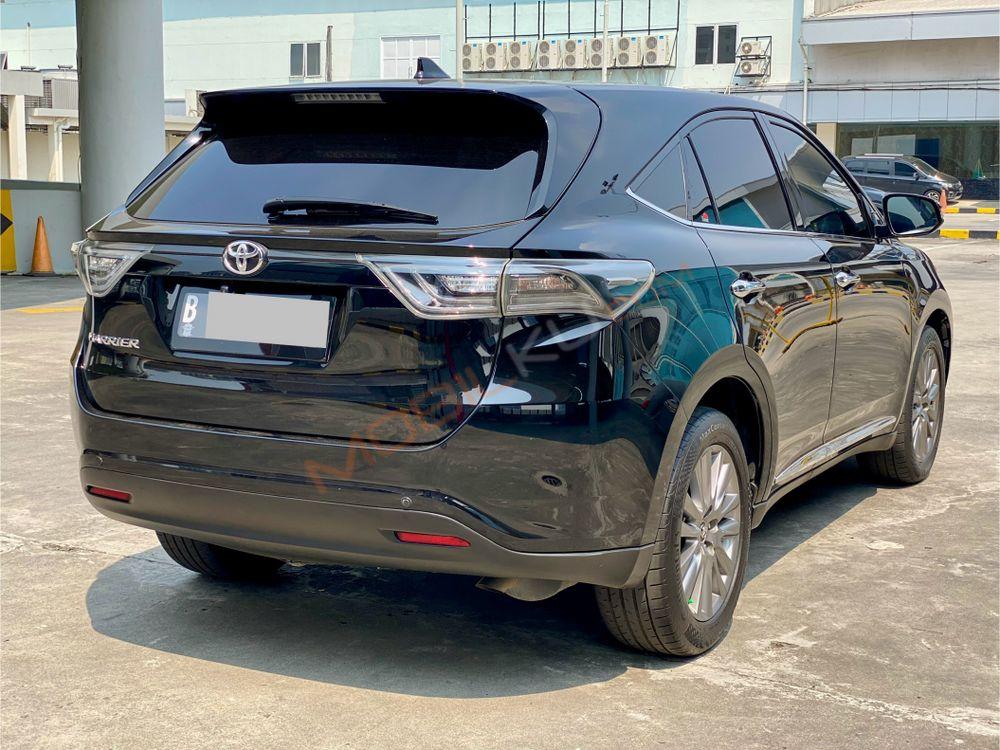 Mobil Toyota Harrier 2015