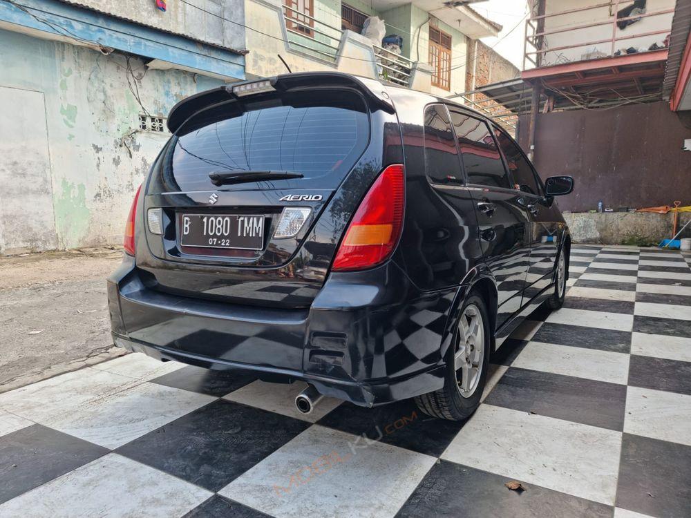 Mobil Suzuki Aerio 2004