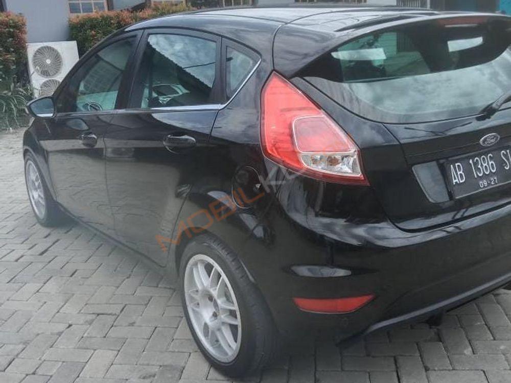 Mobil Ford Fiesta 2014