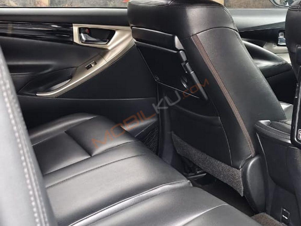 Mobil Toyota Kijang Innova 2016