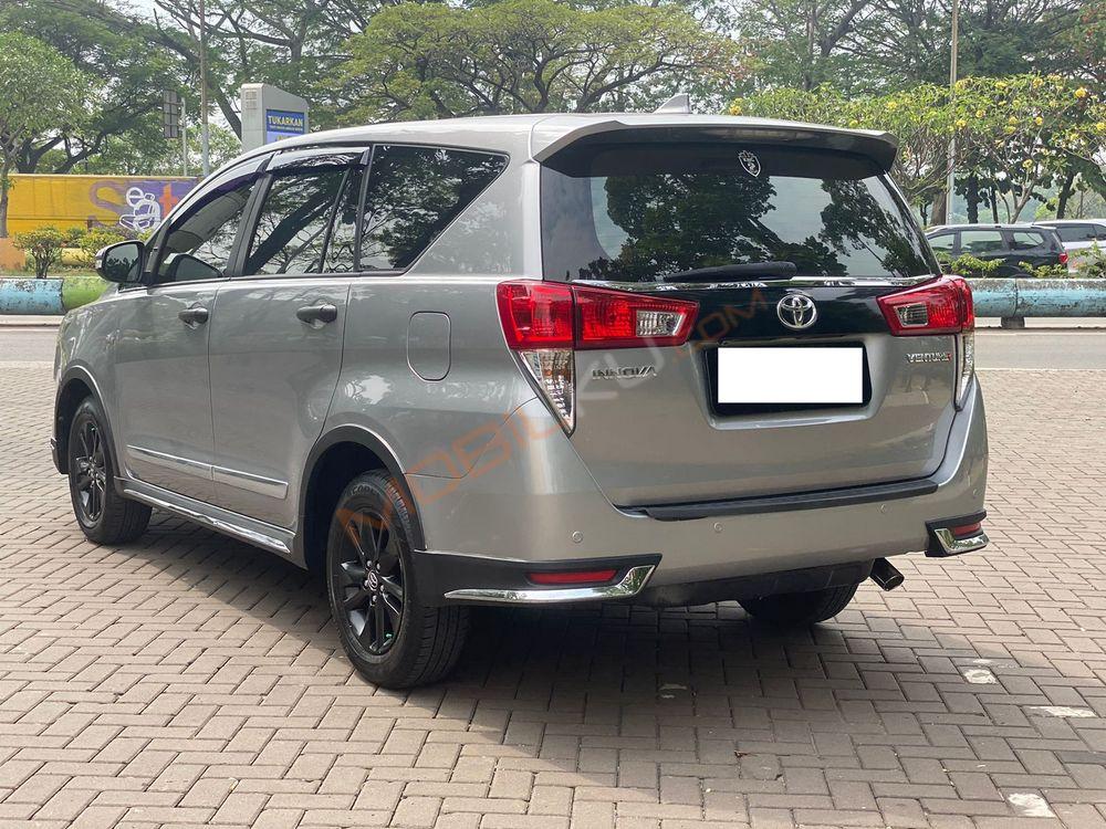 Mobil Toyota Kijang Innova 2016