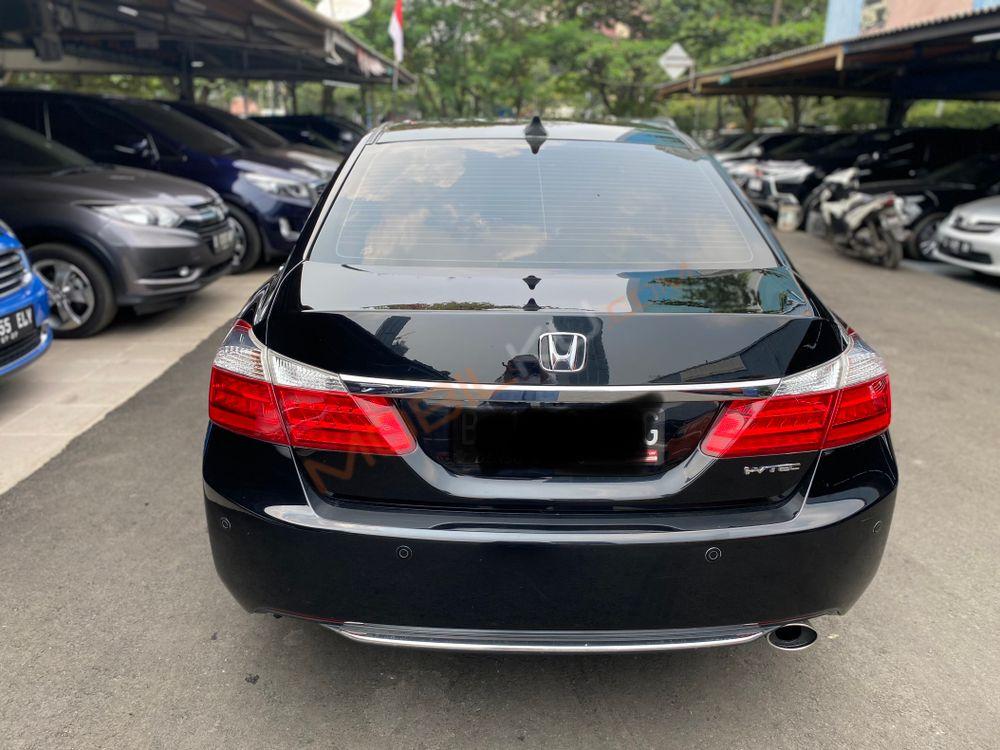 Mobil Honda Accord 2013