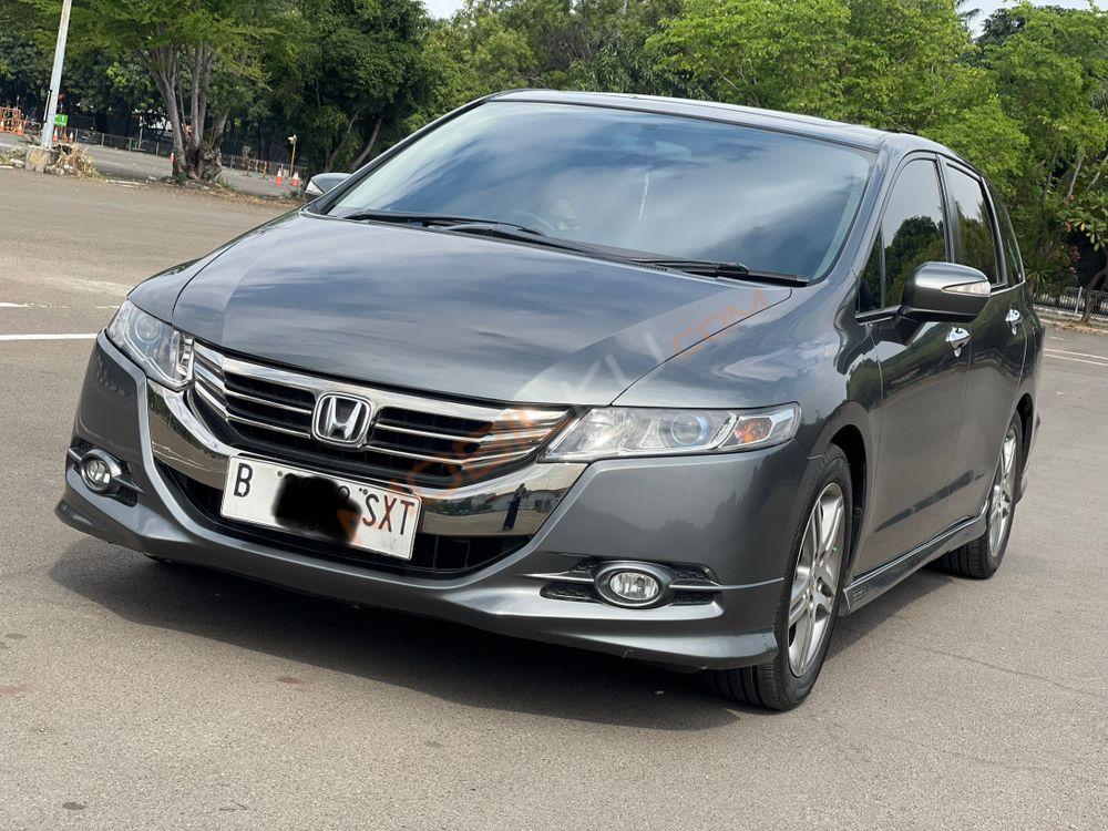 Mobil Honda Odyssey 2012
