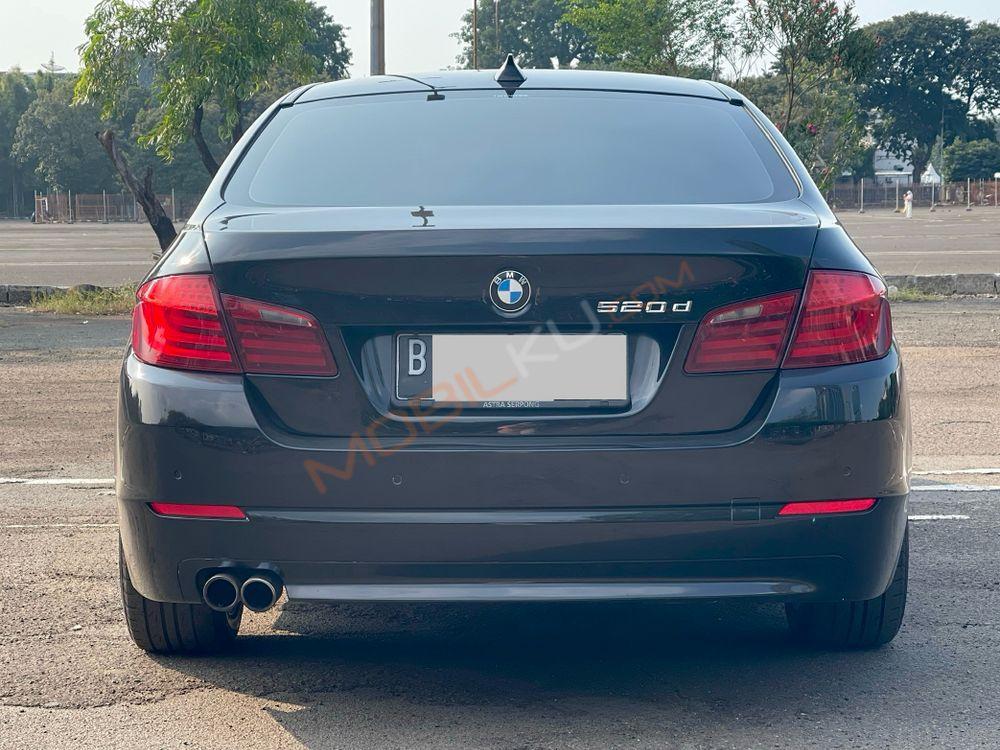 Mobil BMW 5 Series 2013
