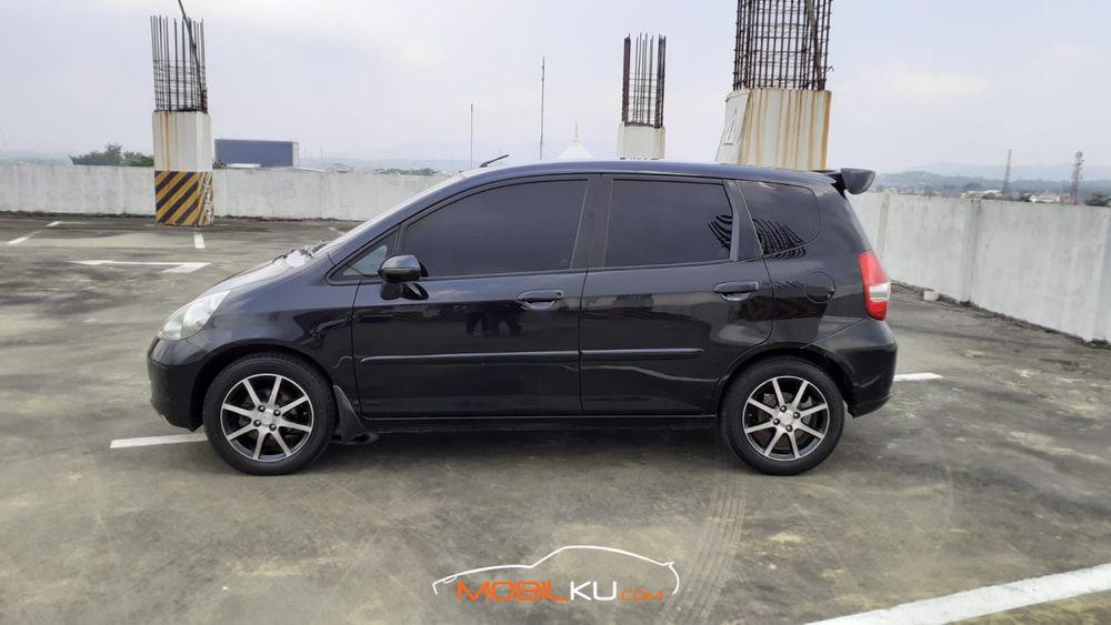 Mobil Honda Jazz 2006