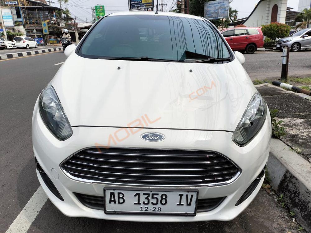 Mobil Ford Fiesta 2013