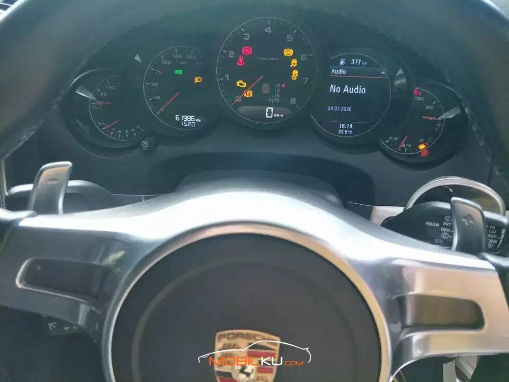 Mobil Porsche Cayenne 2011