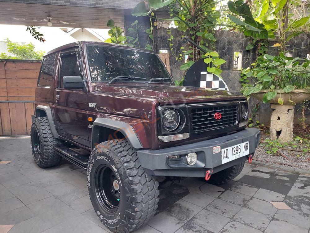 Mobil Daihatsu Taft 1998