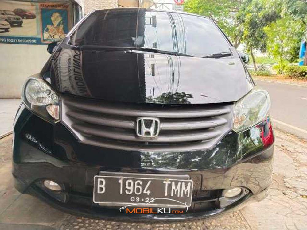 Mobil Honda Freed 2011
