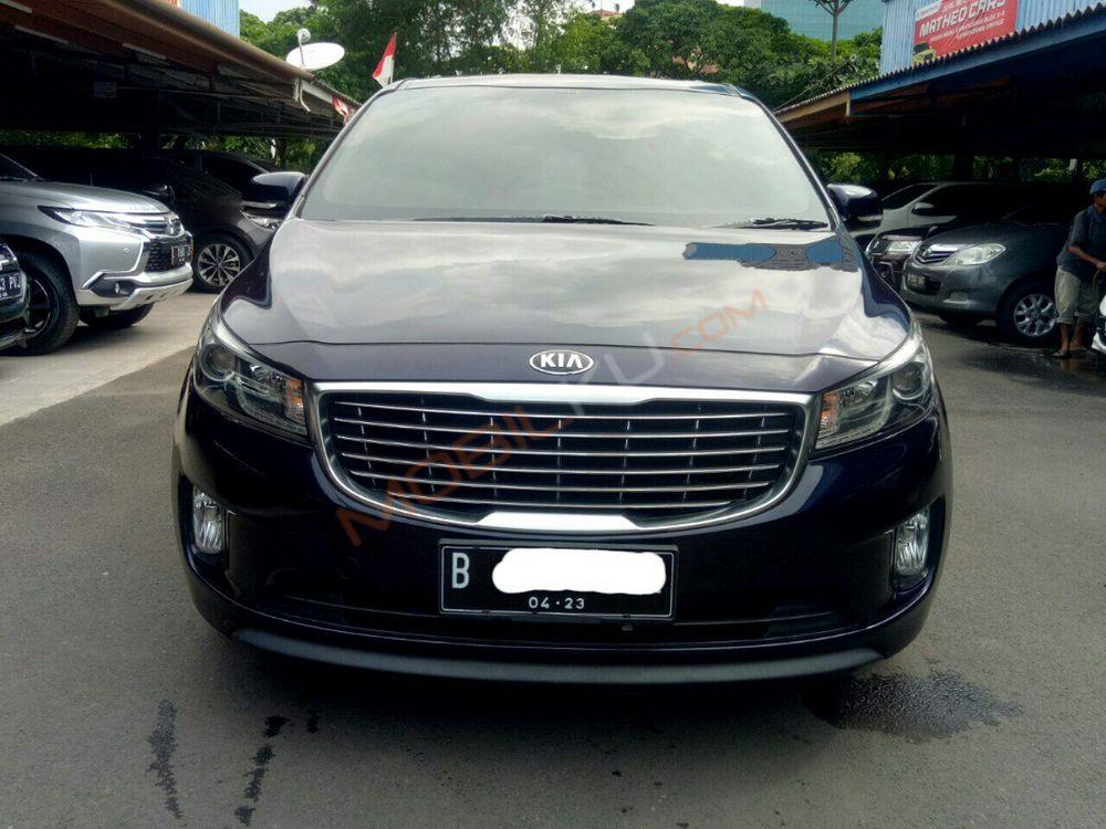 Mobil Kia Sedona 2017