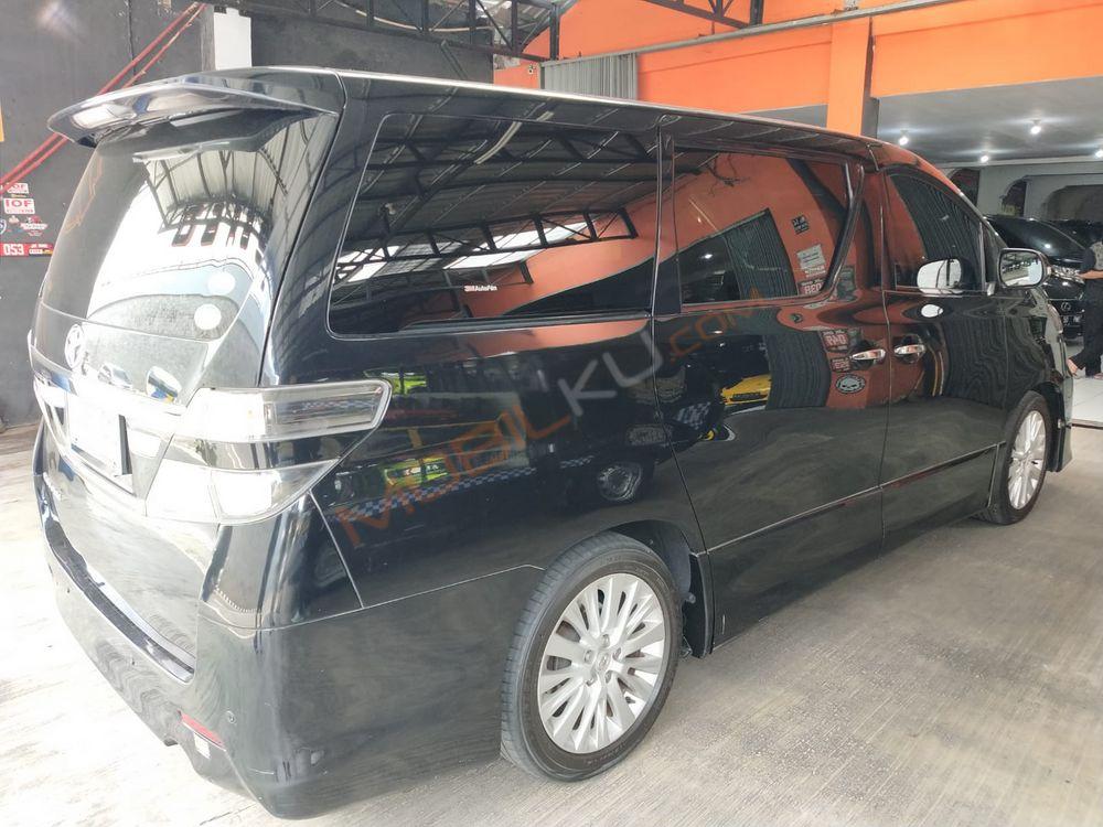 Mobil Toyota Vellfire 2013