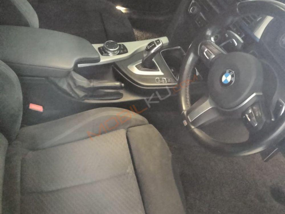 Mobil BMW 3 Series 2016