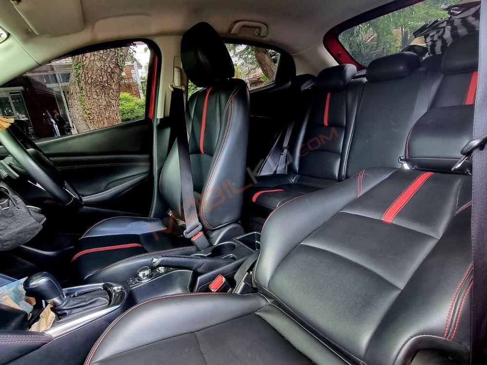 Mobil Mazda 2 Hatchback 2015