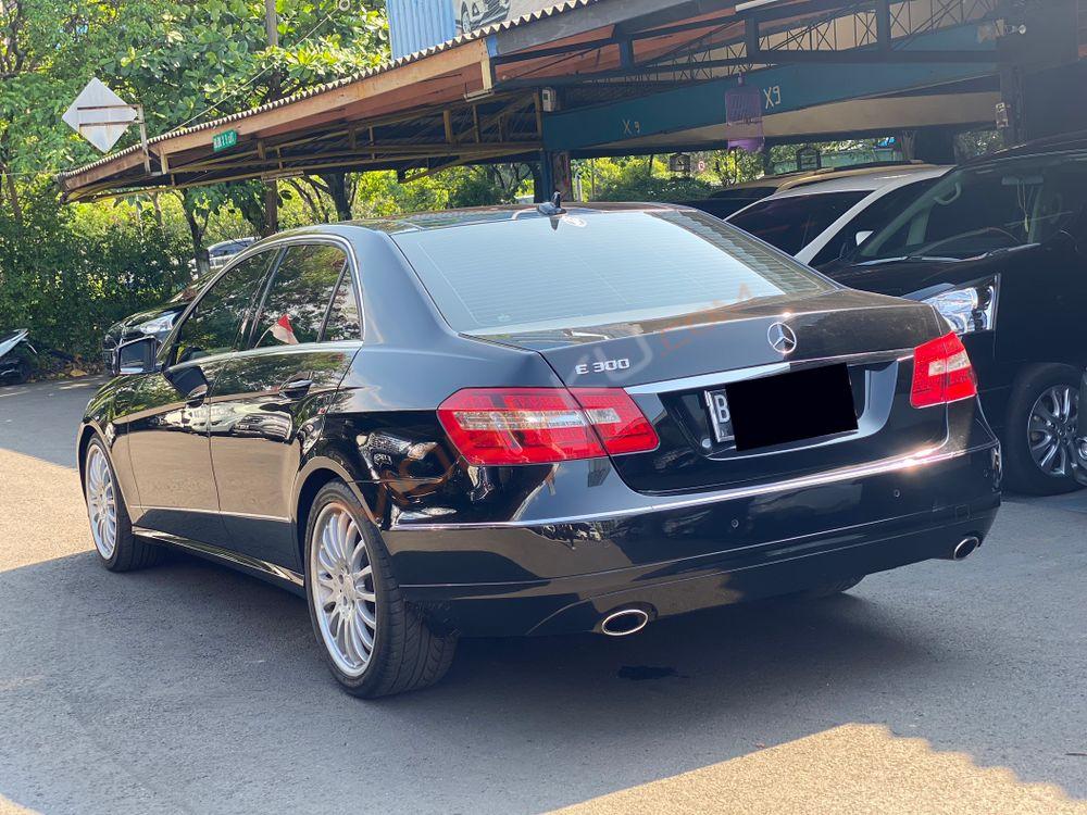 Mobil Mercedes-Benz E-Class 2011