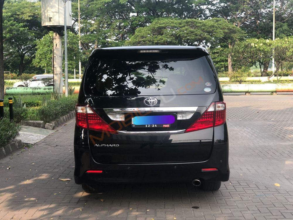 Mobil Toyota Alphard 2009