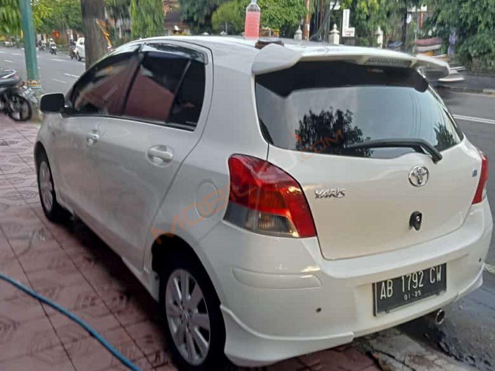 Mobil Toyota Yaris 2009