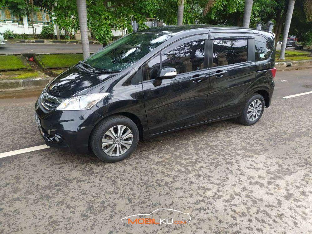 Mobil Honda Freed 2013