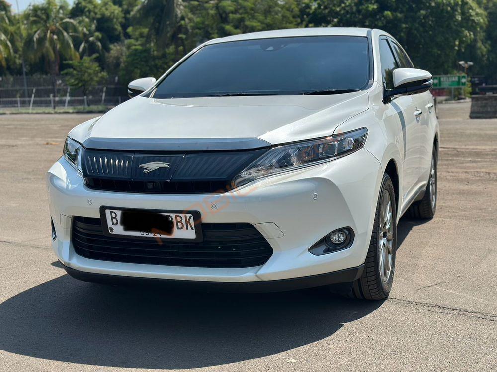 Mobil Toyota Harrier 2014