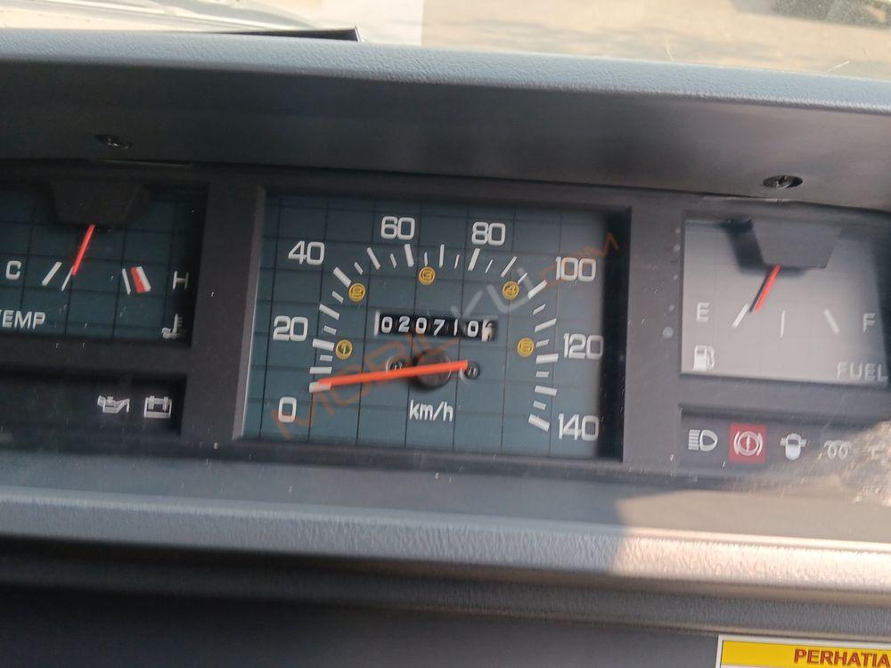 Mobil Mitsubishi L300 2022