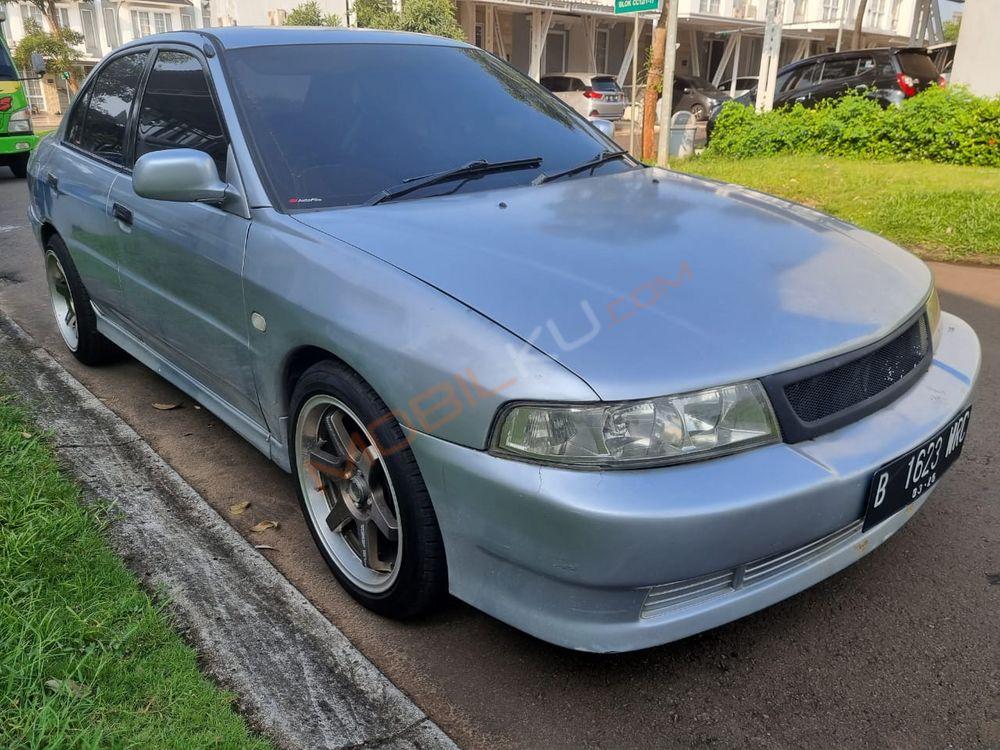 Mobil Mitsubishi Lancer 2002
