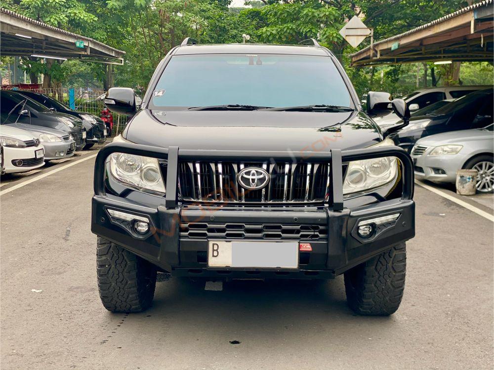 Mobil Toyota Land Cruiser 2013