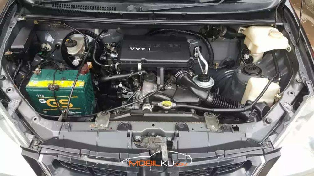 Mobil Toyota Avanza 2010