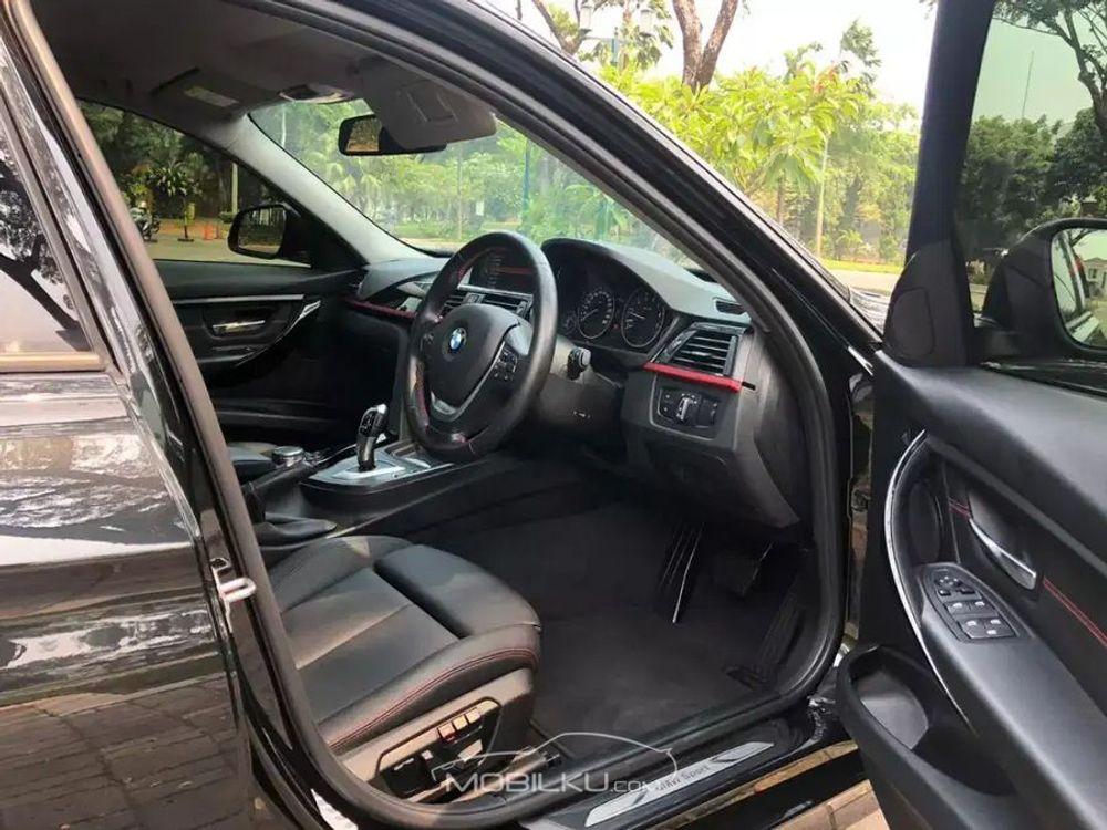 Mobil BMW 3 Series 2015