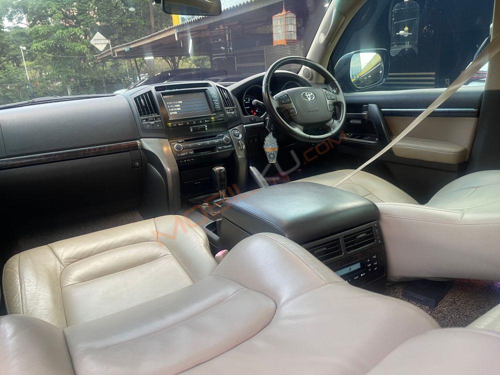 Mobil Toyota Land Cruiser 2008