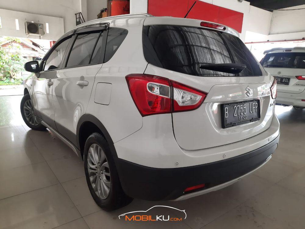 Mobil Suzuki SX4 2017