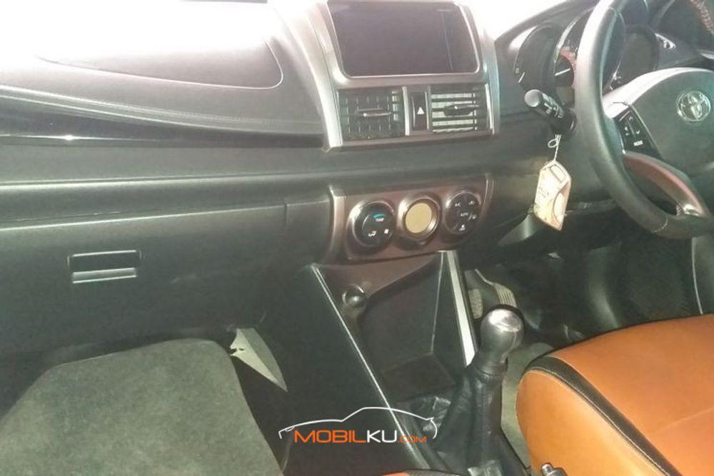 Mobil Toyota Yaris 2017