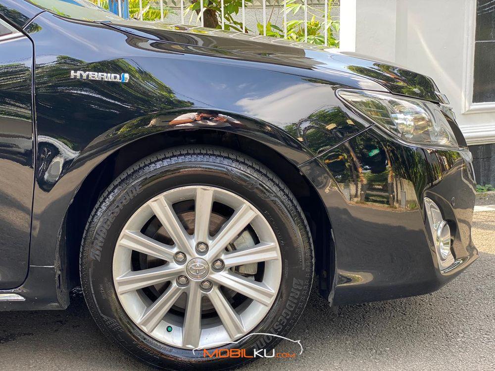 Mobil Toyota Camry 2014