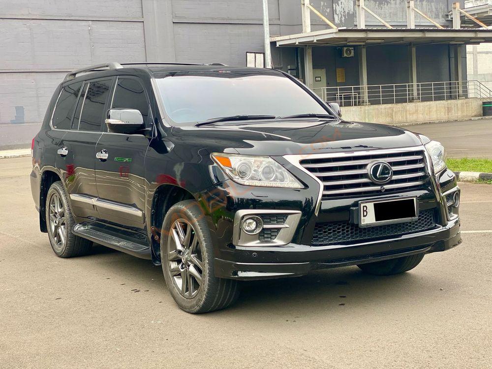 Mobil Lexus LX 2015