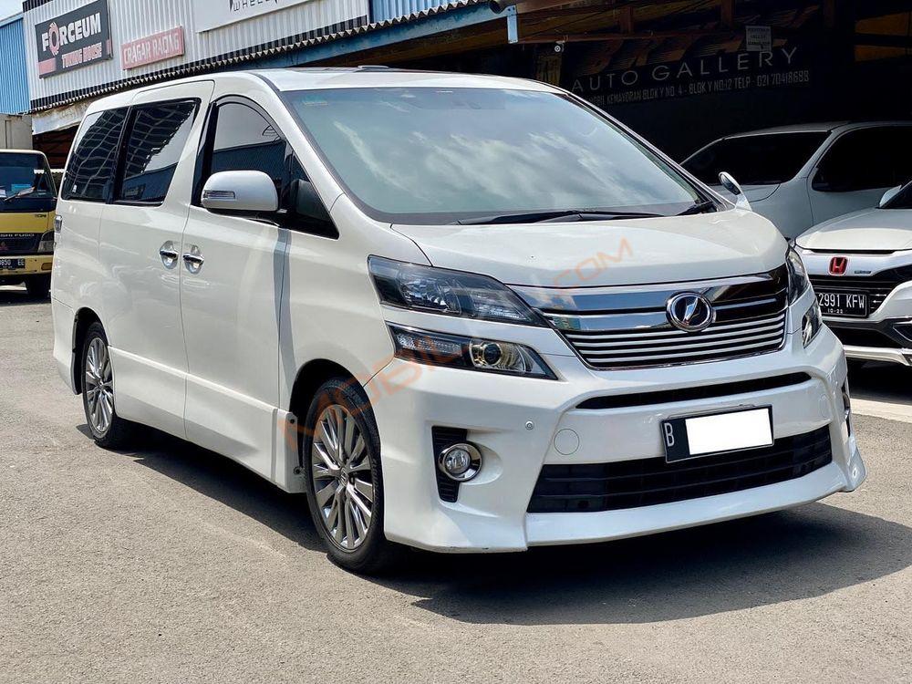 Mobil Toyota Vellfire 2013